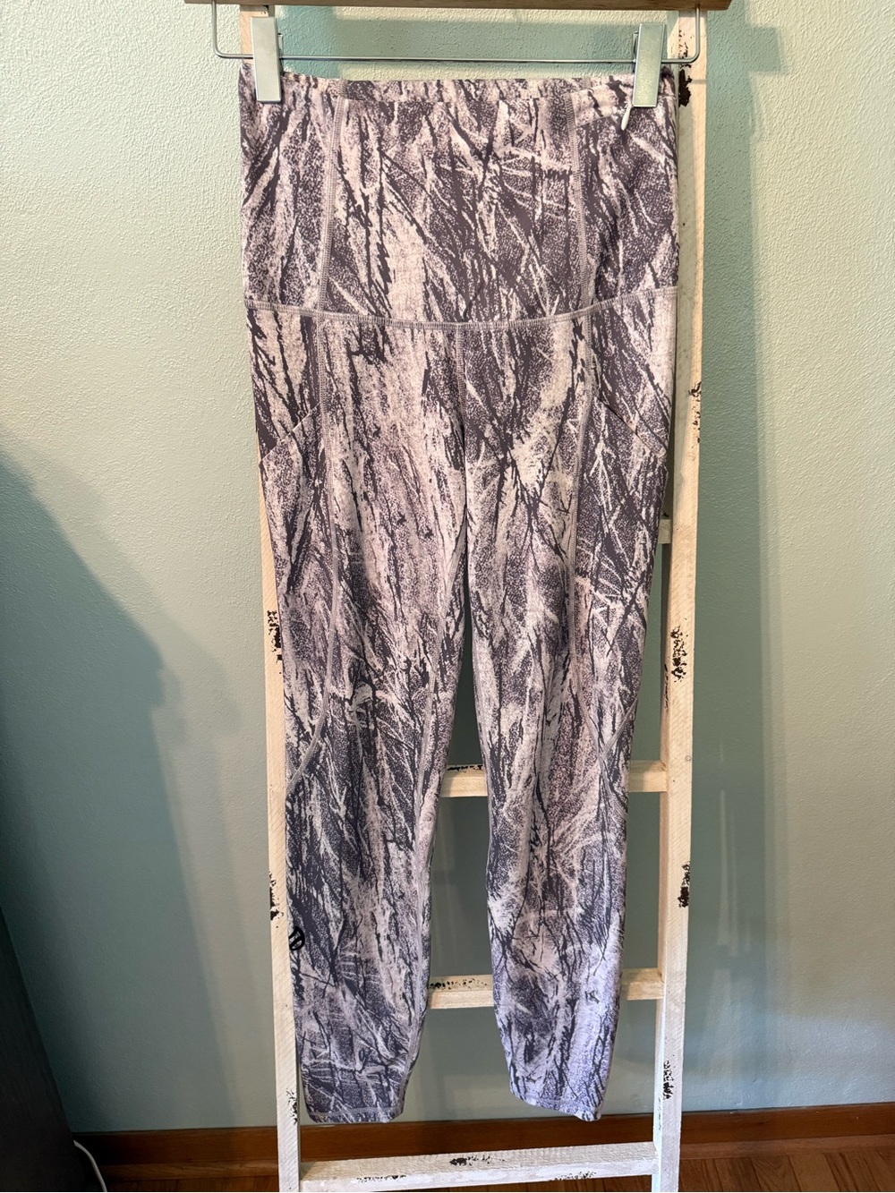 P’tula Urban Camo Leggings Gray White Pockets Size M Women